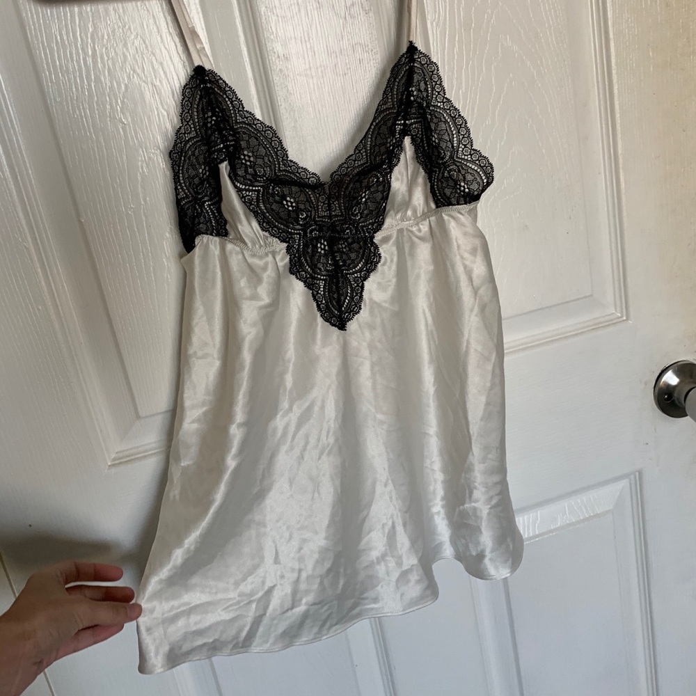 White & Black VS cami